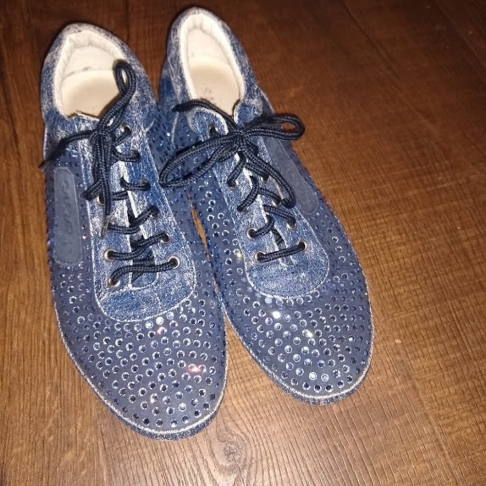 Sakura comfort shoes with blue rhinestones size 7